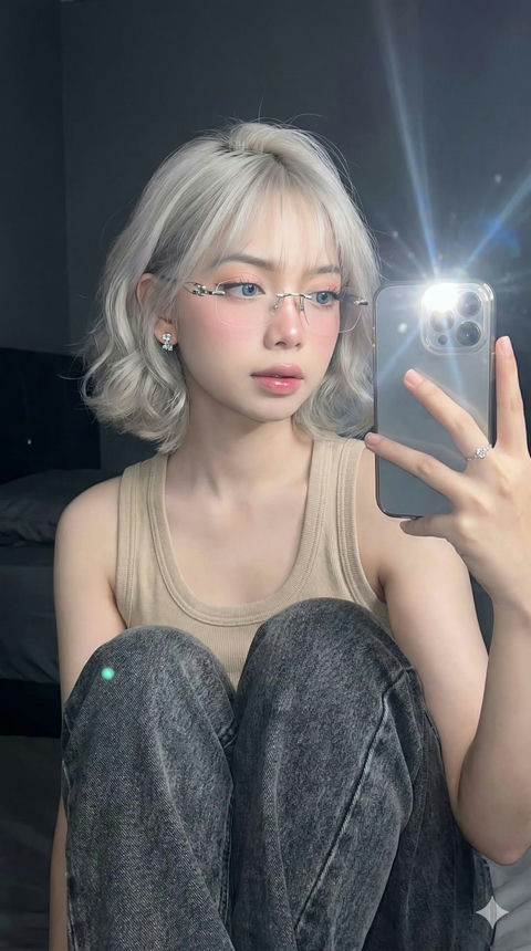 银灰柔光少女镜影自拍 的效果示例图