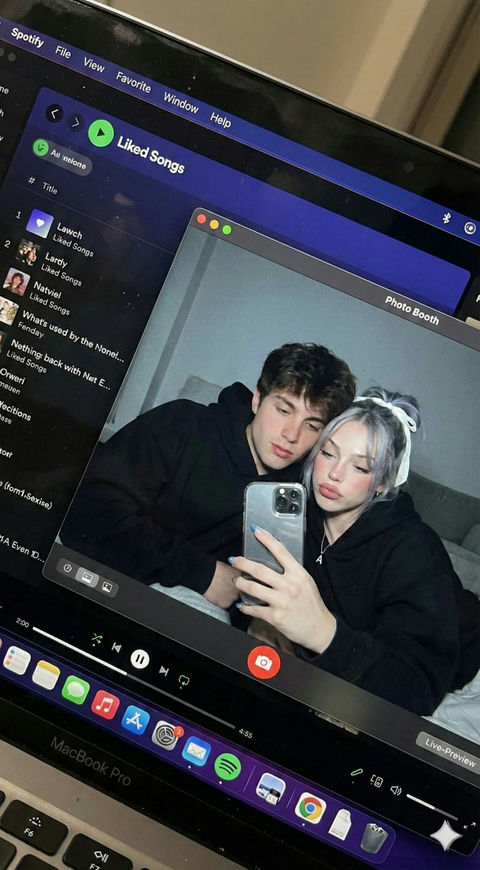 MacBook自拍（情侣款） 的效果示例图
