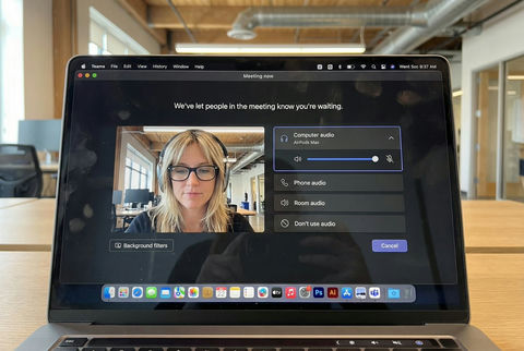 超逼真的Macbook屏幕视频会议图 的效果示例图