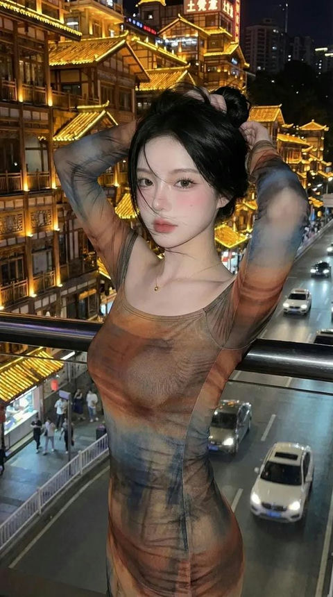 抖音风洪崖洞写实少女 的效果示例图