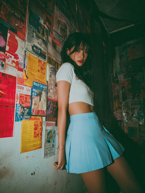百褶迷你裙美女 的效果示例图